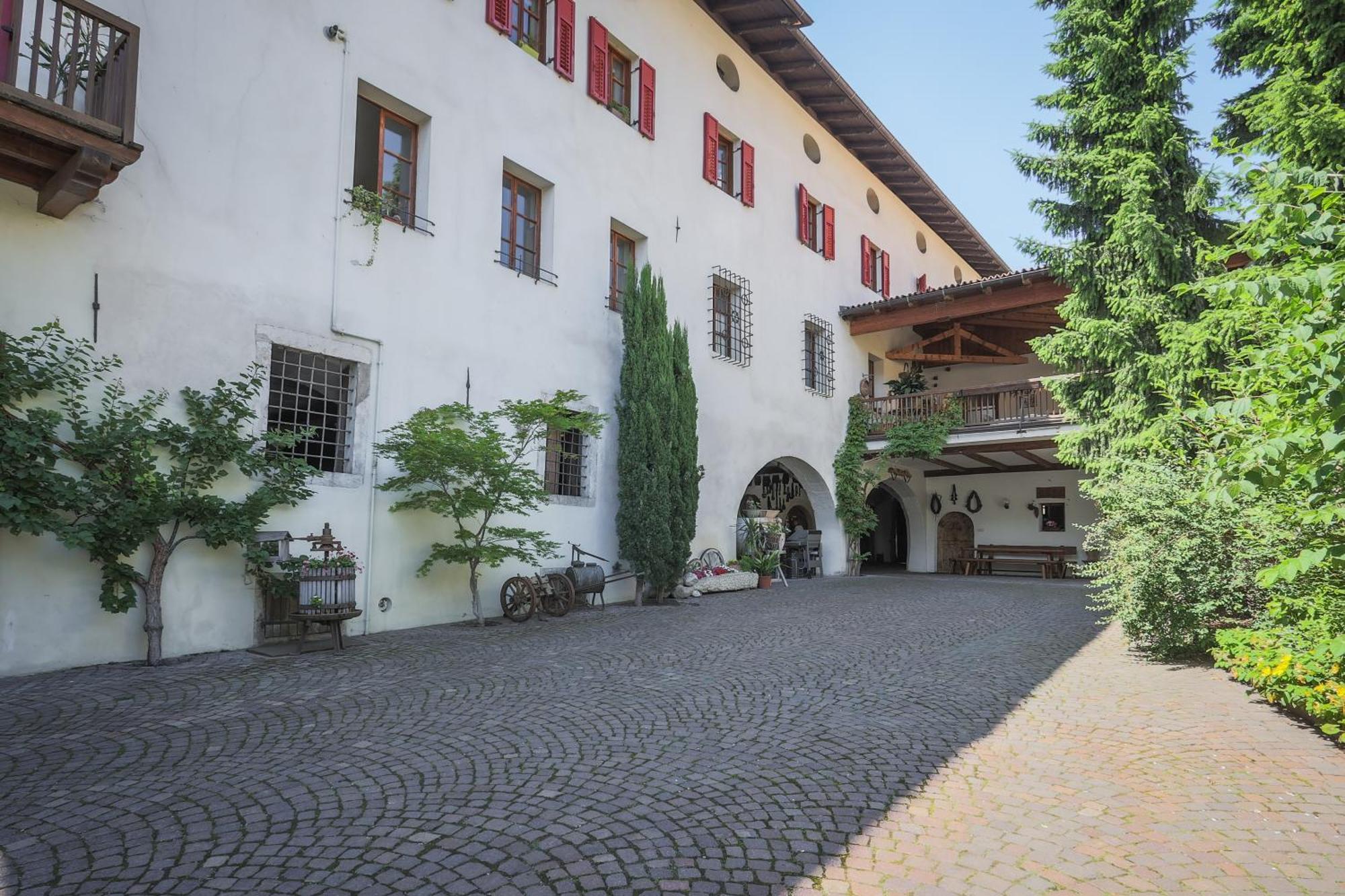 Apartamento Ansitz Von Wohlgemuth Salorno Exterior foto